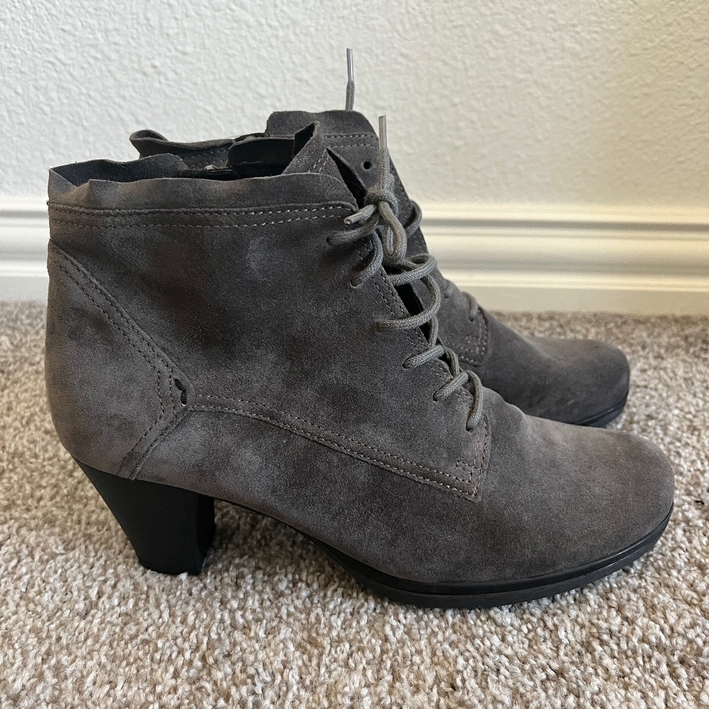 Gabor Suede boots size 7 New and Unworn